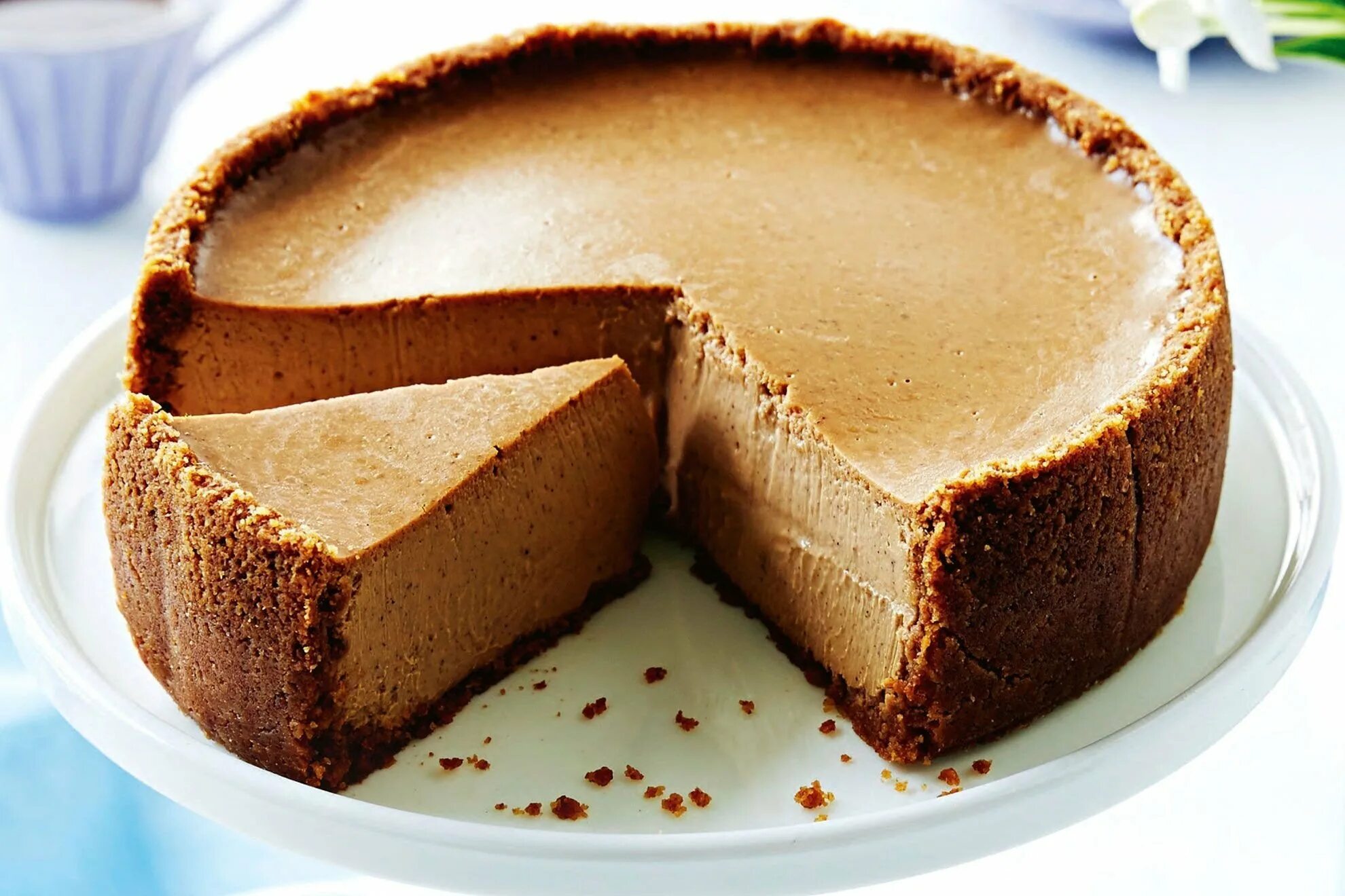 творожный чизкейк. торт из печенья без выпечки с творогом и сгущенкой. чизкейк с творогом и печеньем. торт из печенья. чизкейк с вареной сгущенкой.