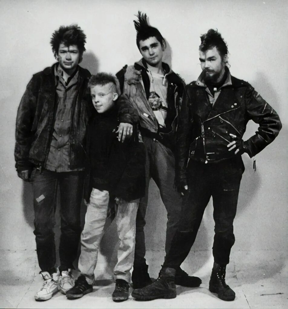 Cool Pics That Defined the 80s Punk Fashion #Old #Vintage #Retro 80s punk fashio