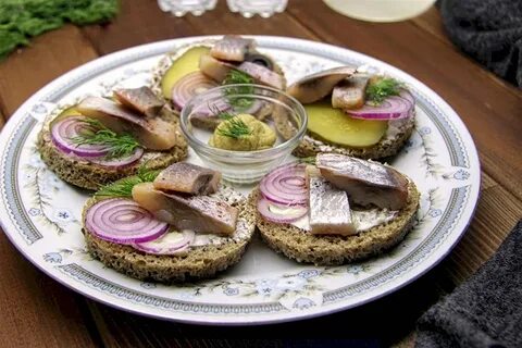 Бородинский хлеб с селедкой