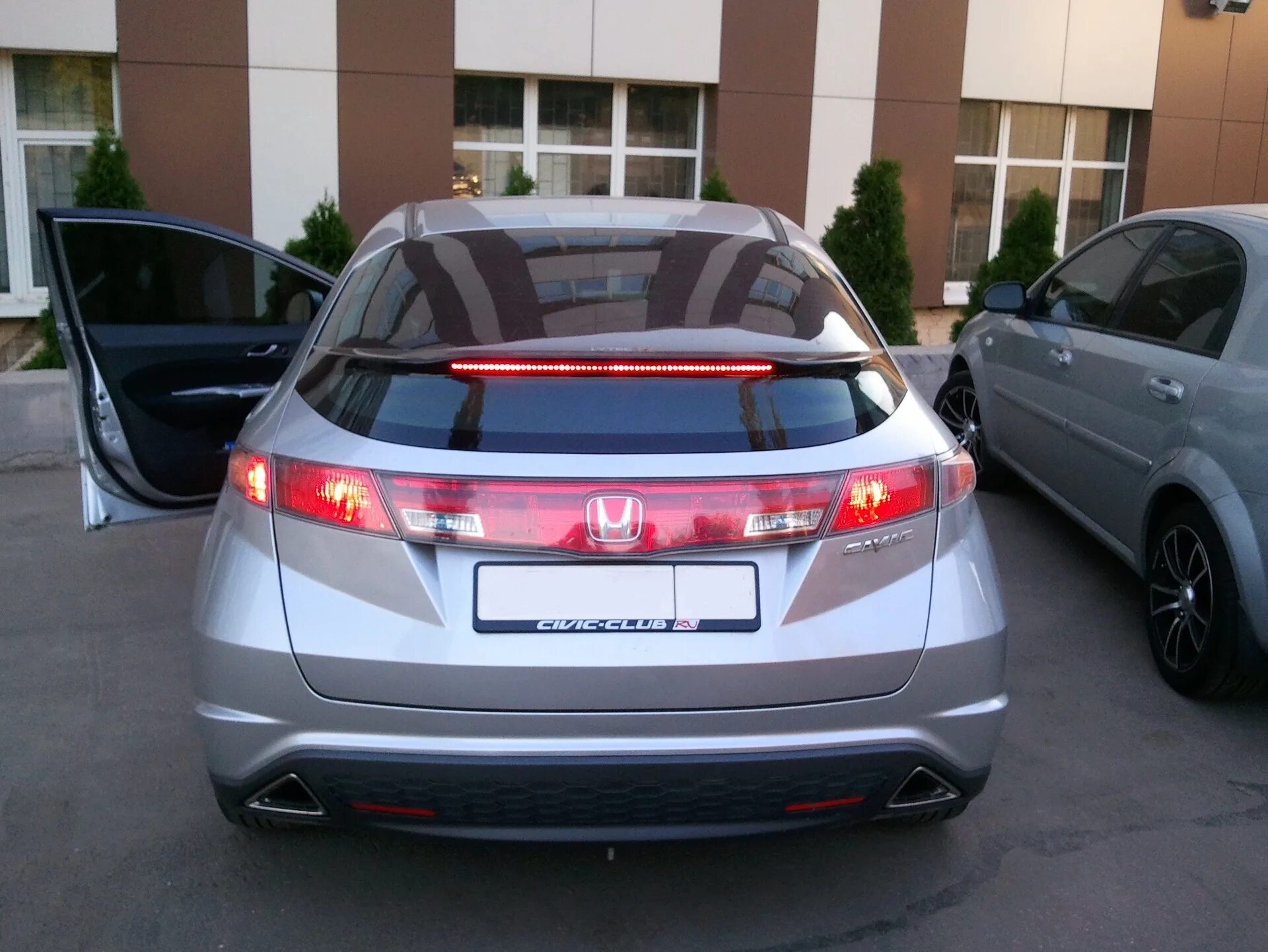 Civic 5d стекло. Хонда цивик 2008 5d. цивик 5д. honda civic 5d 2008.