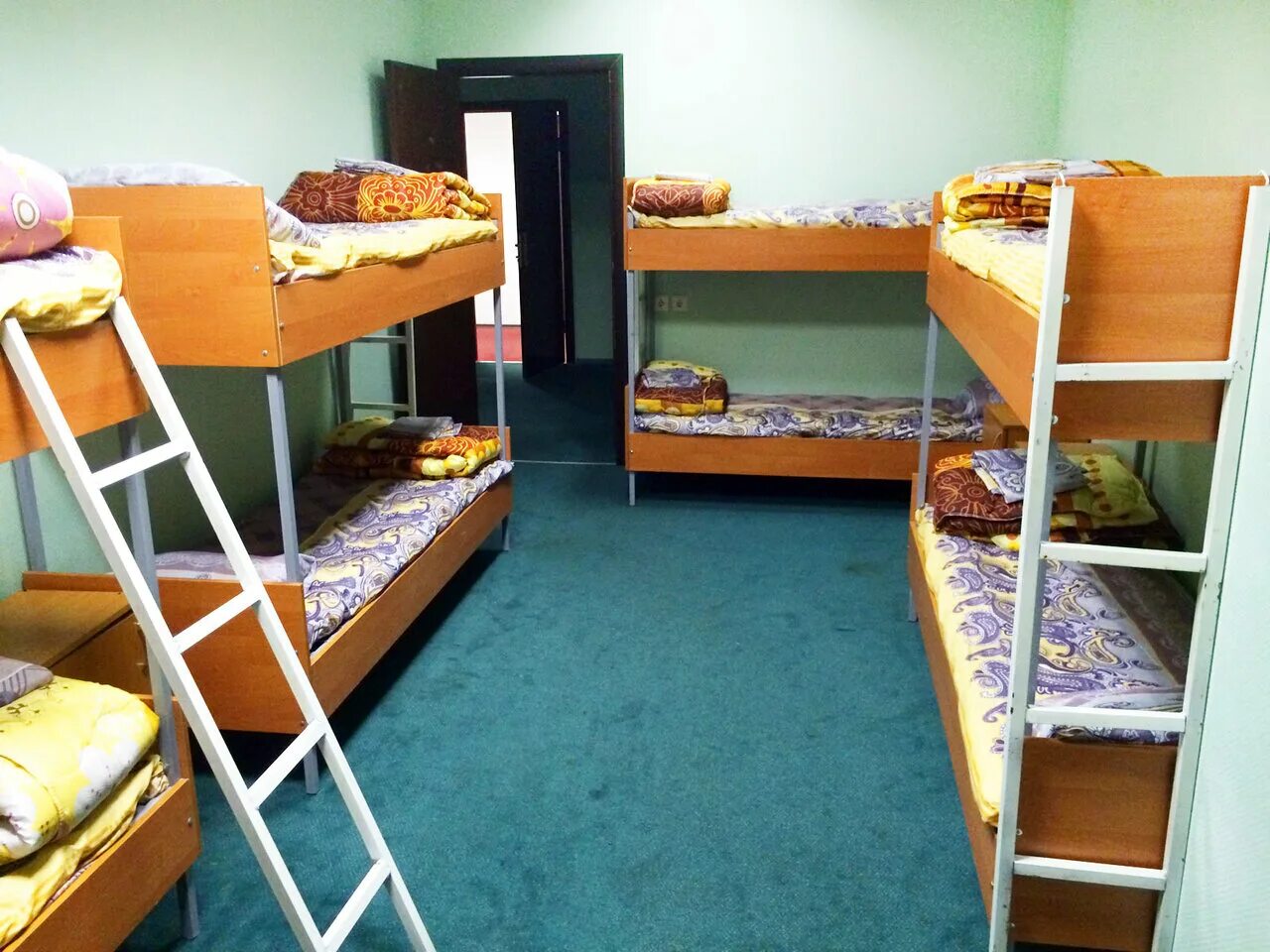 лайфхакер москва. хостел на варшавке. хостел в москве на третьяковской. хостел мебель. хостел варшавская.