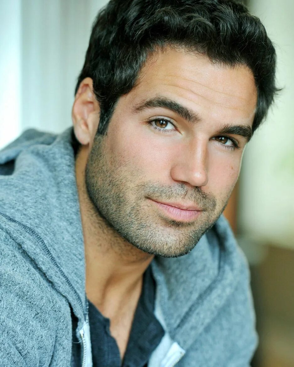 Джейвон уолтон. Headshot фото. Профессионал кто актер. Male elias chigros photos. Pro actor.