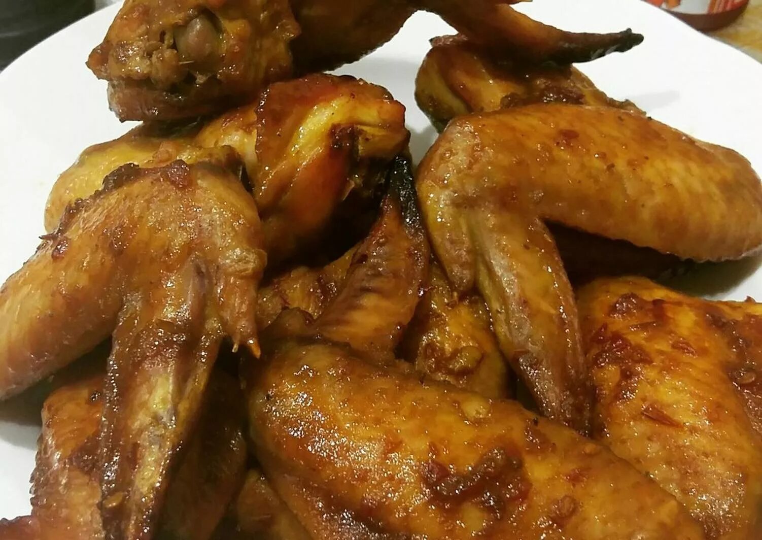 крылышки чикен гриль острые. жареные крылышки. жареные крылышки. крылышки в духовке. лайс крылышки гриль.