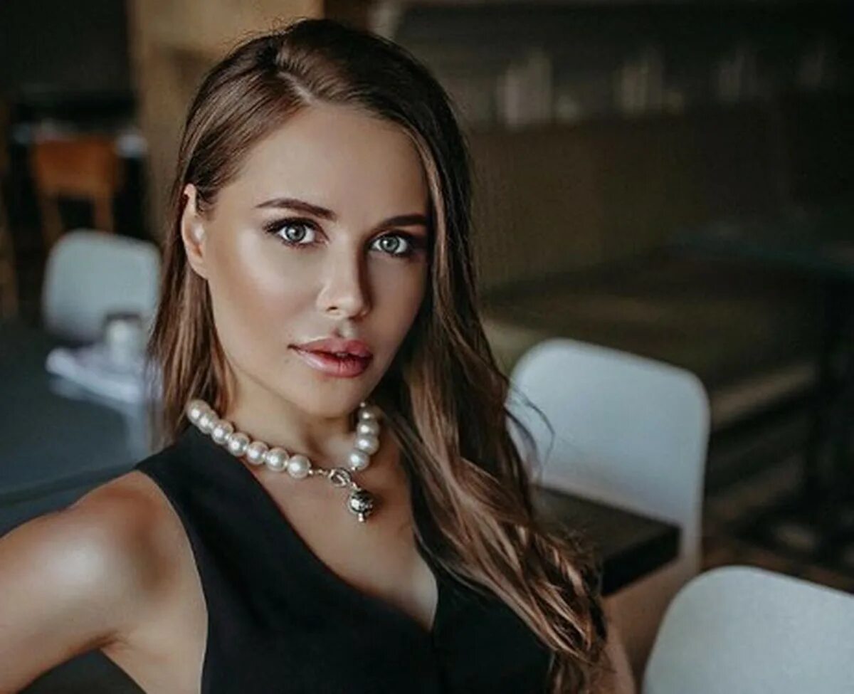 Почему ушла михалкова из уральских. Юлия михалкова. михалкова уральские пельмени. юлия евгеньевна михалкова-матюхина. юлия уральские пельмени.