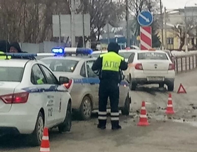 Полицейский автомобиль. Московские полицейские машины. Милиция машина на улице. Известные полицейские. Полицейская машина врезалась