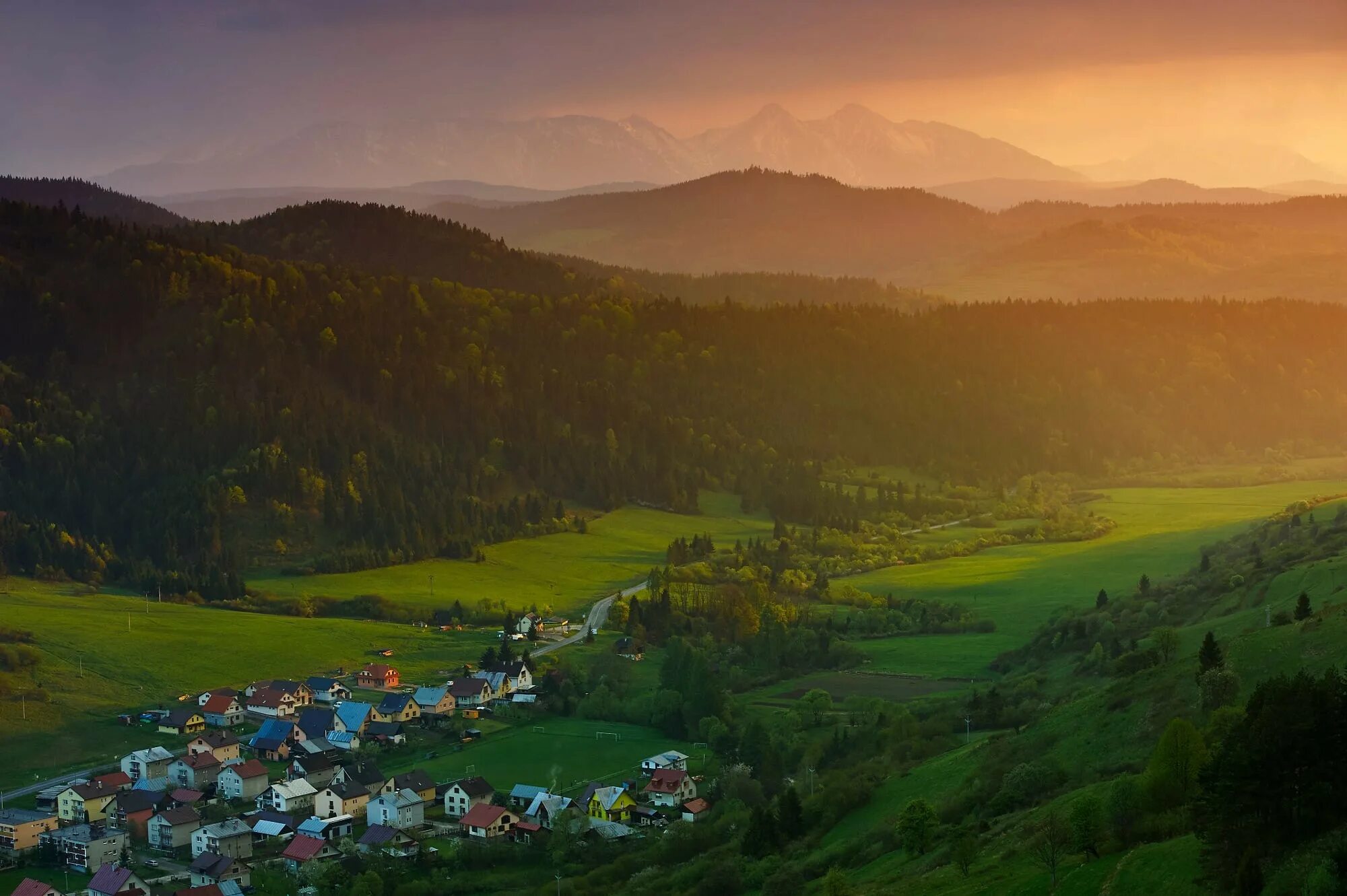 Hills village. Словения деревни. Карпатские горы Словения. Деревушки Словении. Горные деревни Словении.