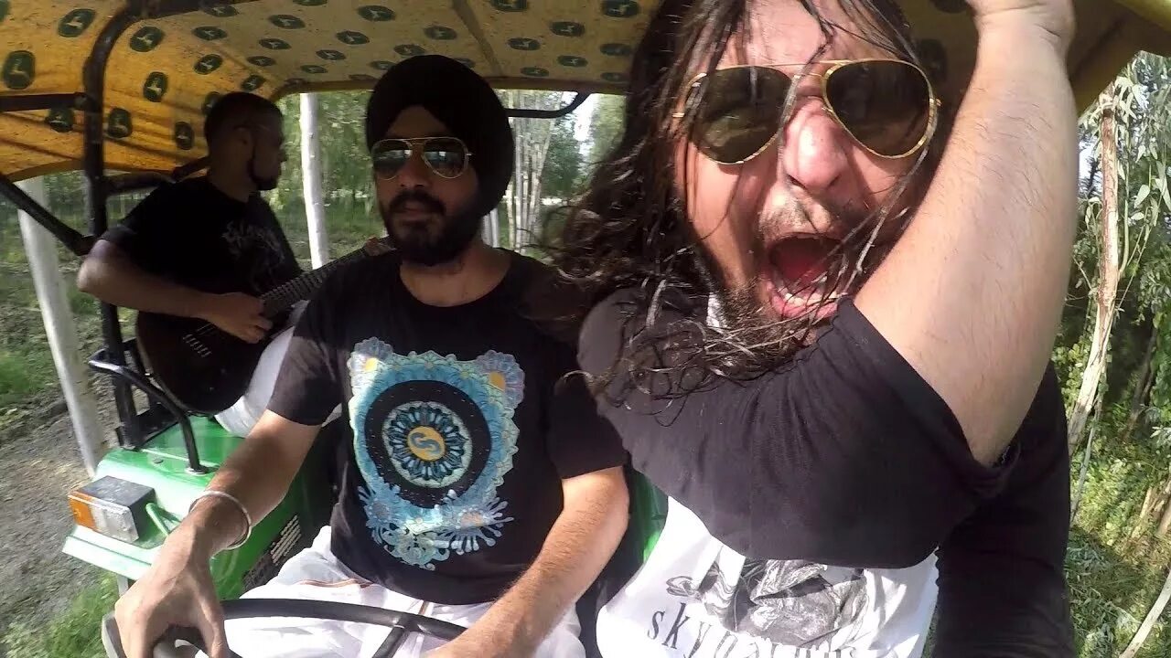 Индийский музыкальный ансамбль. Индусы рок. Urrock. Трухильо роберт бас гитара. Bloodywood - machi bhasad.