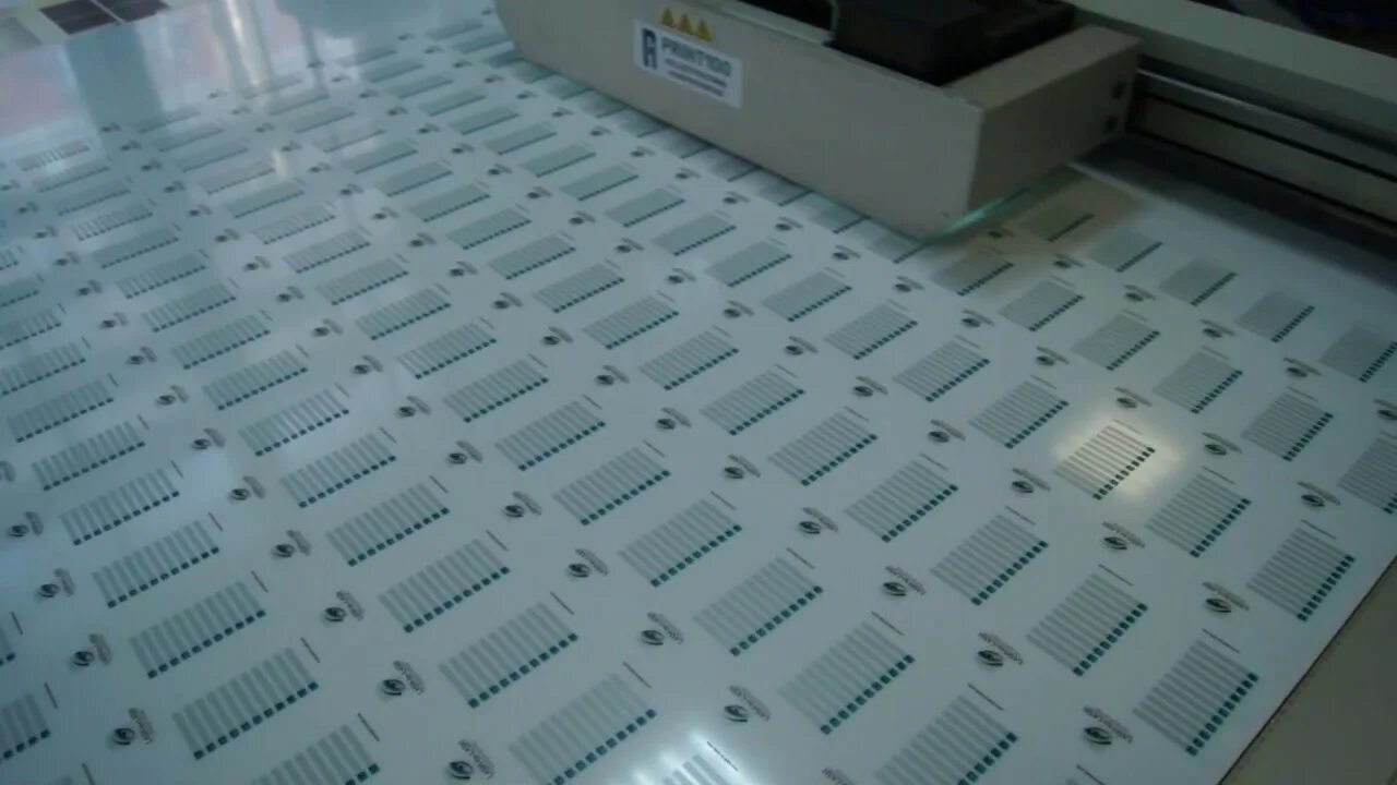 Print 100 8 8. Уф печать на полистироле. линии для печати на полистироле. печать постера на пенополистироле. print100.