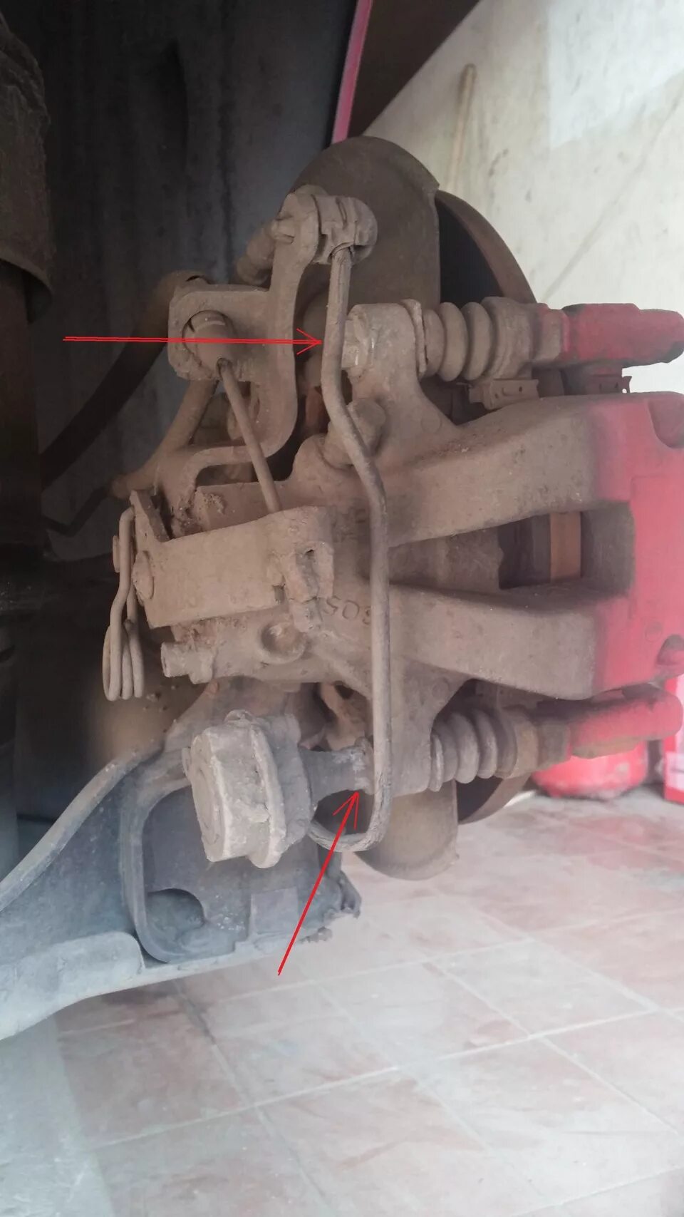 Замена задних тормозных колодок - Citroen C4 (1G), 1,6 л, 2009 года расходники D