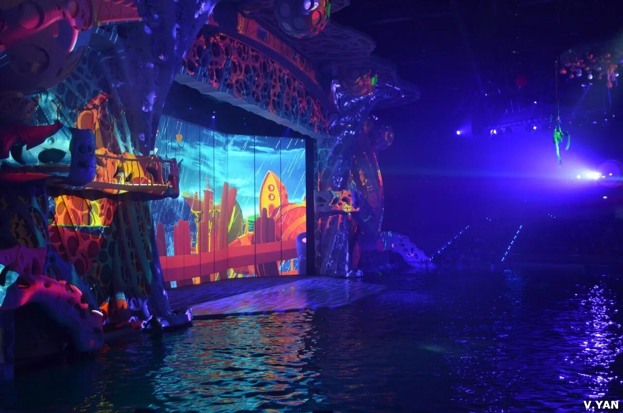 Москвариум сцена шоу зрительный зал. Затерянный мир океанариум. Москвариум вид на сцену.