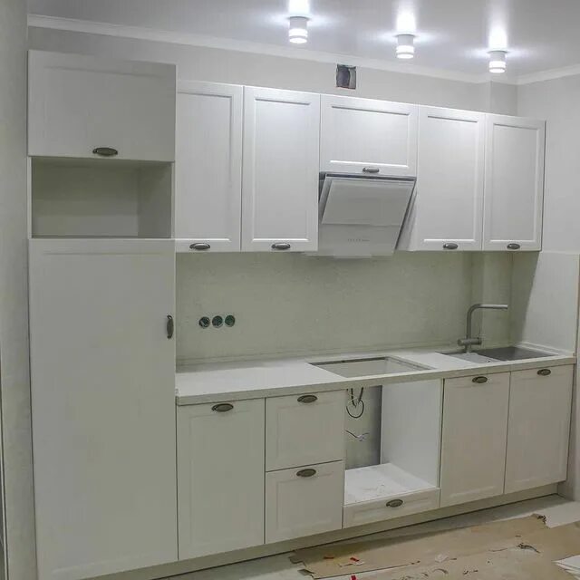 кухня оранжевая с коричневым. мебель на заказ уссурийск. кухонный гарнитур богема. фартук на угловой кухне. фартук для кухни бордового цвета.