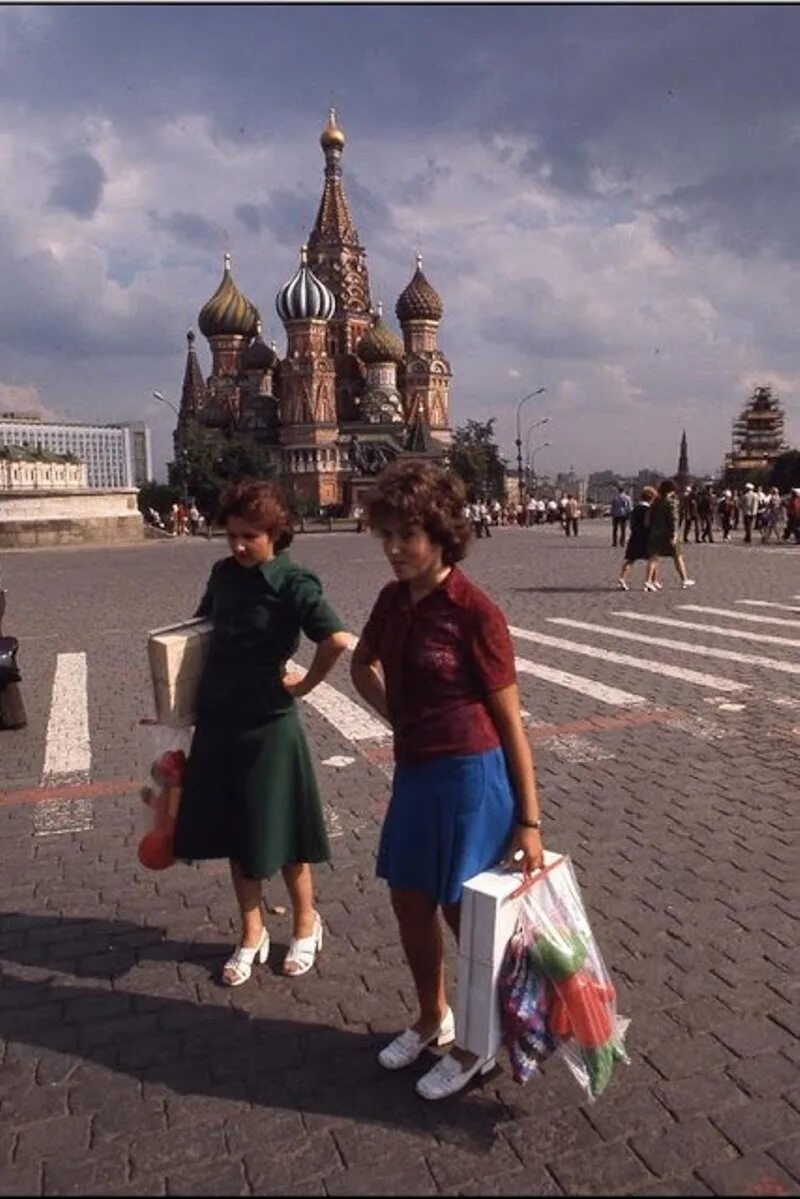 красивые советские девушки. советская москва 70-х. девушки 1975 года. мадлен смит 1949. москва 1975 год.