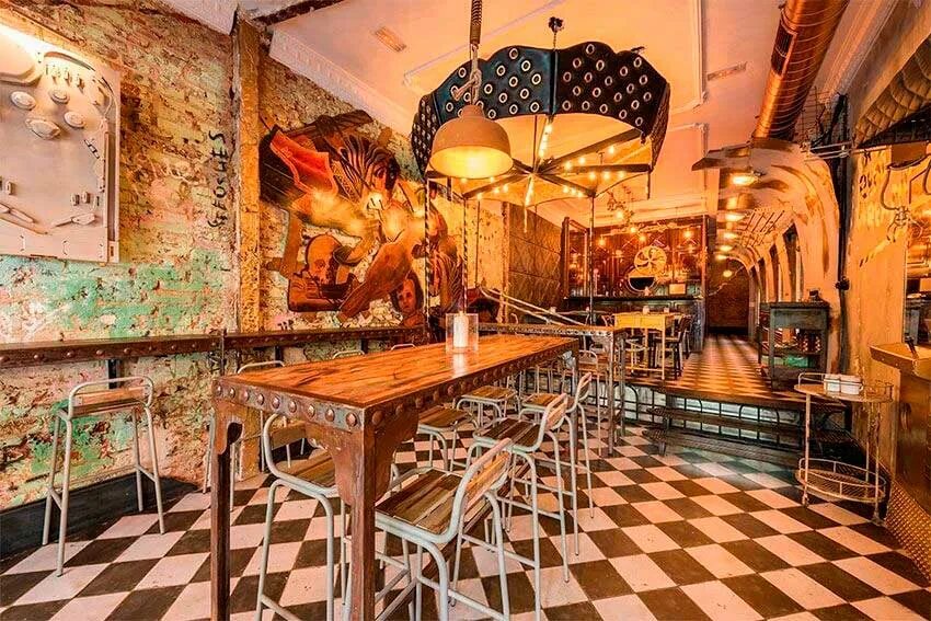 Интерьер в стиле лофт индастриал бар. Виниловая плитка forbo. Наливной пол в ресторане. Полы в пабе. Пробковый пол ruscork.