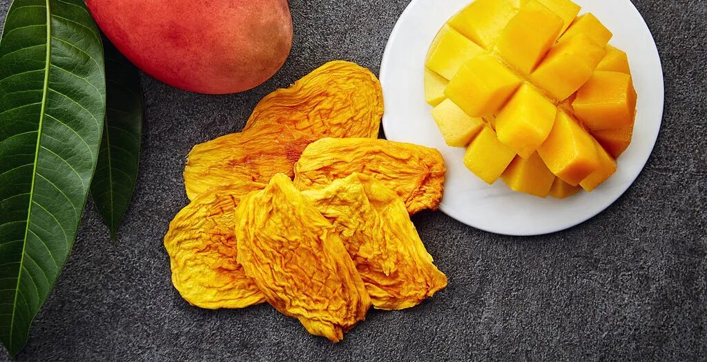 Манговое дерево с манго. Манго иноземцева. Тропические фрукты манго. Карликовое манго. Манго (фрукт).