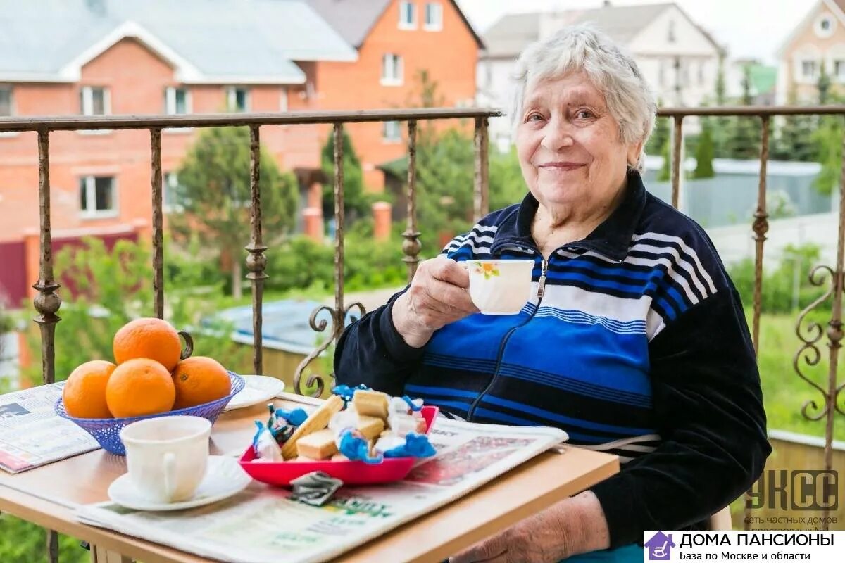 Пансионат для пожилых. Частный пансионат для пожилых. Частный дом для пожилых людей. Частный дом престарелых.