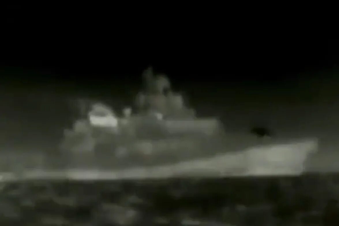 Нападение черное море. Надводный дрон в Севастополе. Надводные беспилотники. Адмирал Макаров корабль Севастополь. Беспилотный надводный корабль.