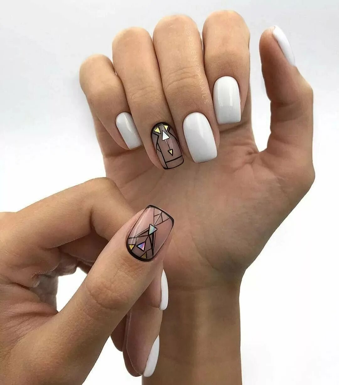 Маникюр дизайн новинки повседневные. Нежный розовый маникюр геометрия. Маникюр на длинные квадратные ногти 2020. Необычный френч на ногтях. Современный стильный маникюр.