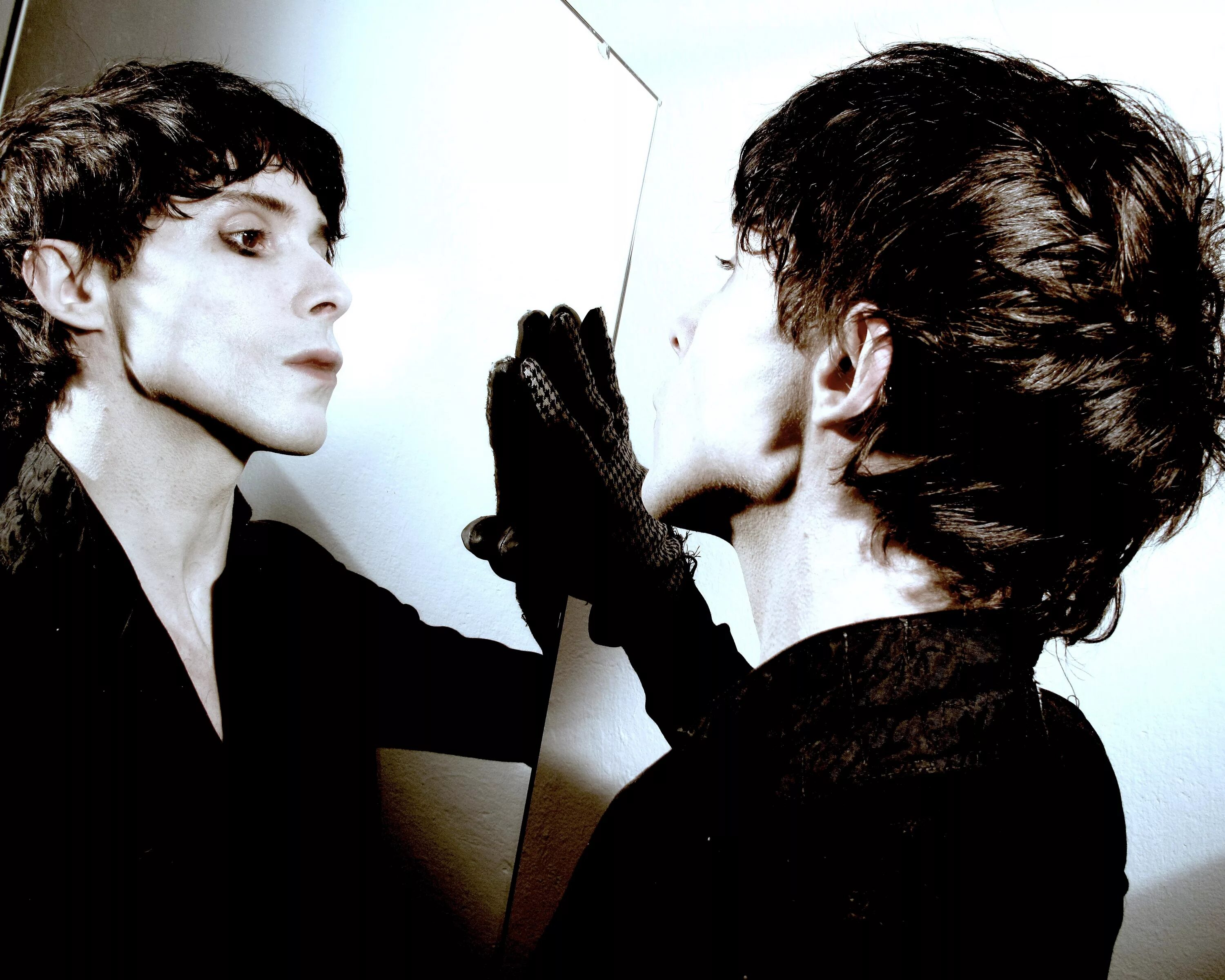 Корнера отзывы. Группа IAMX. Chris Corner IAMX.