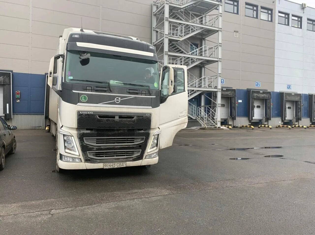 Тягачи volvo fh13. Volvo fh 13 2013 blue. Ремонт вольво фш 13. 20758814 volvo. Опора вольво fh13.