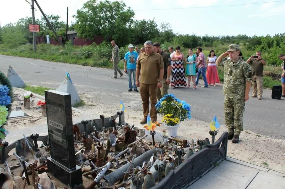 Авдеевка срочно новости. Авдеевка 1999. Чирин Авдеевка. Годовщина освобождения Авдеевка. Авдеевка военные монументы.