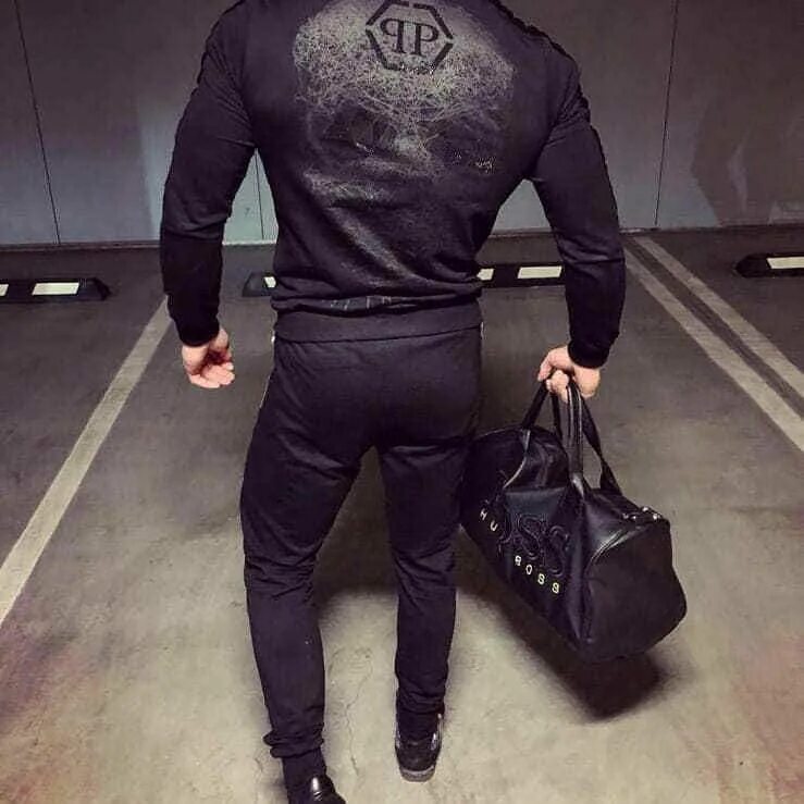 Костюмы с надписями мужские. Philipp plein спортивный костюм. Костюм Philipp plein мужской.