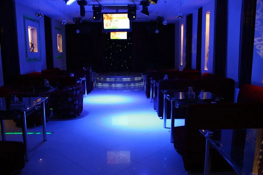 Караоке бар. Эмблема караоке бар. Hot бар 2. Karaoke hot. Москва большой саввинский переулок 12с10а hot collection.