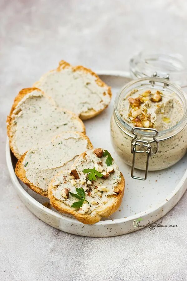 Паштет. Паштет из куриной. Паштет из грецких орехов. Паштет с орехами.