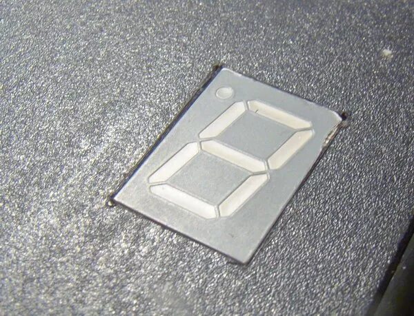 вырезать квадратное отверстие в металле. отверстие в плитке. сверло для сверления квадратных отверстий по металлу. сверло треугольное рело. вырезать квадрат в пластике.