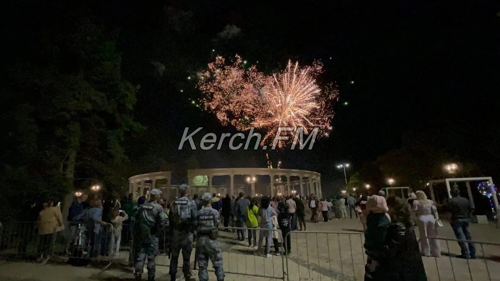 Акция белый цветок 2022г керчь. День города керчь 2015. Керчь вечный огонь 2020. День рыбака керчь. Керчь площадь ленина.