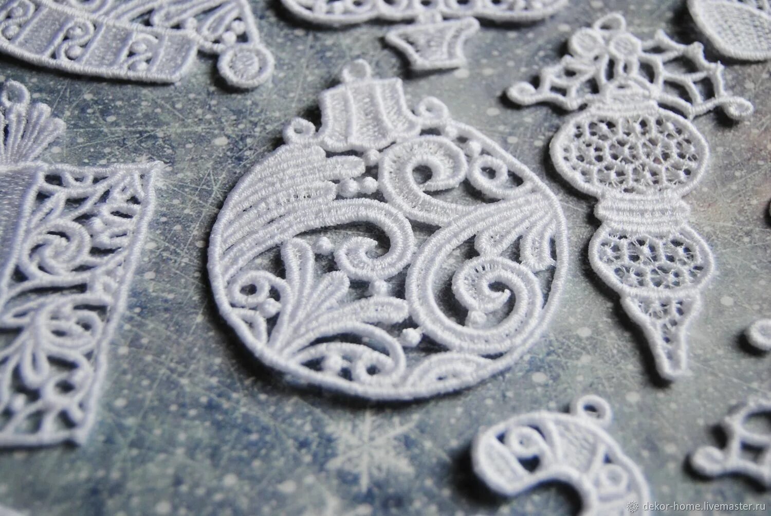 15 pieces. 15 pieces. Коробка пазлов мокап. 15 pieces. Письмо на бумаге монтессори.