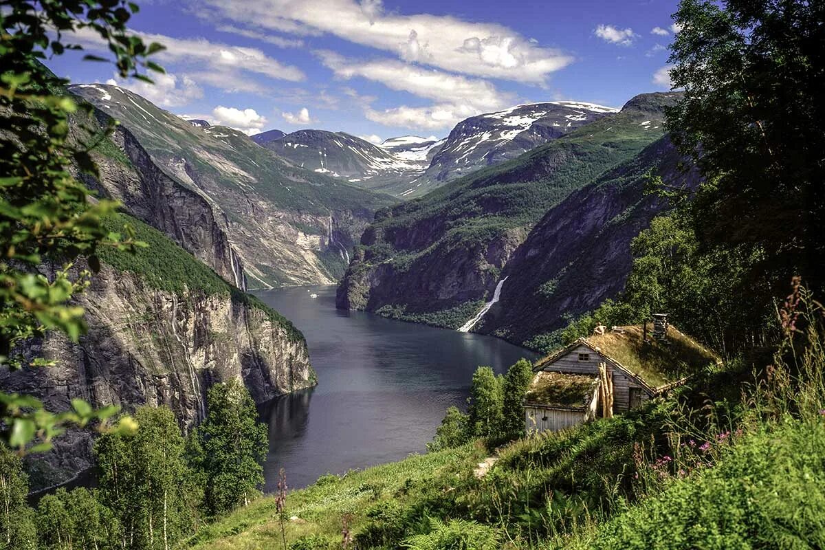 Какая страна имеет знаменитую природную достопримечательность фьорды. Гейрангер-Фьорд Норвегия. Осло Норвегия фьорды. Гейрангер-Фьорд, графство мёре-ОГ-Ромсдал, Норвегия. Скандинавия фьорды.