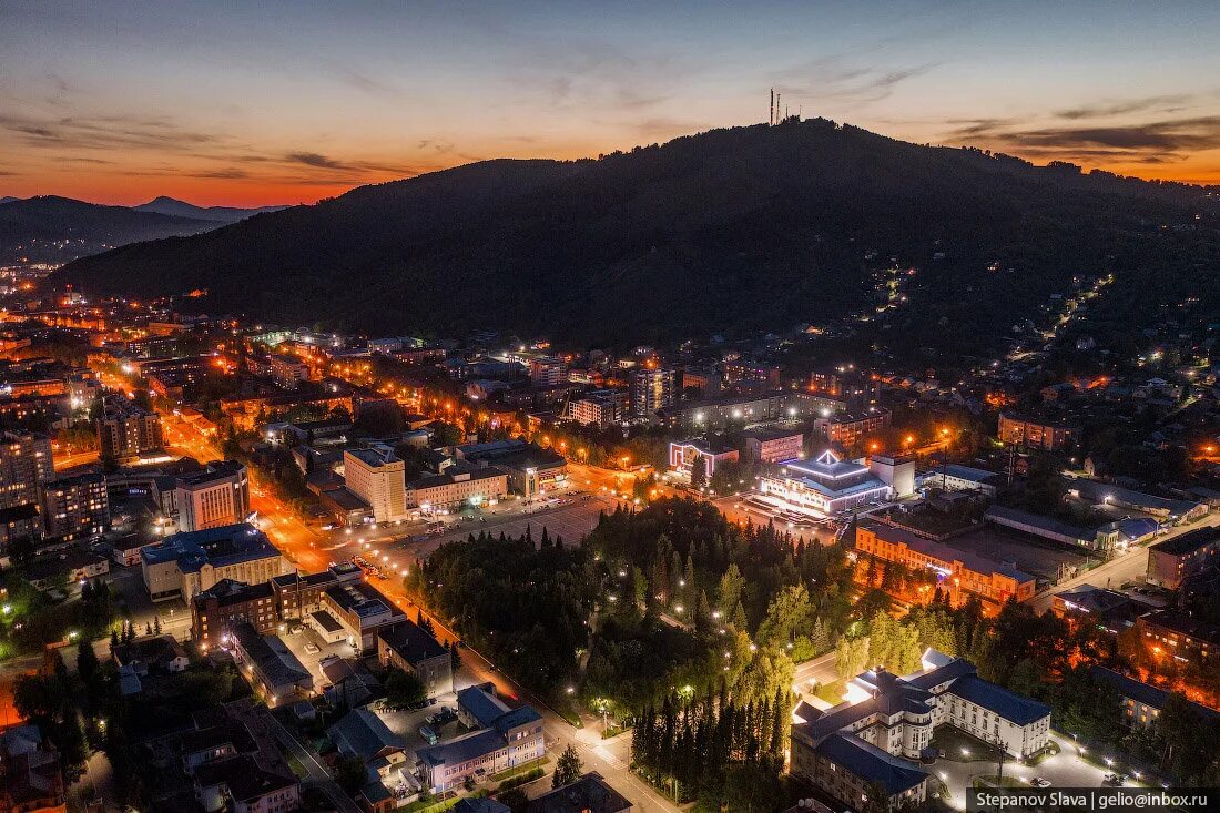 Улицы города горно алтайска. Горно Алтайск столица. Столица — город Горно-Алтайск. Республика Алтай Горно-Алтайск. Горно Алтайск примечательности.