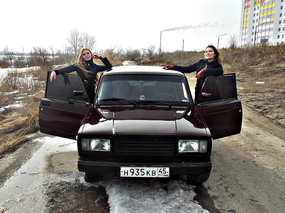 Пацаны семерка. ВАЗ 2107 бандит. ВАЗ 2107 бандитка. ВАЗ 2107 бандитская. ВАЗ 2107 деревенская.