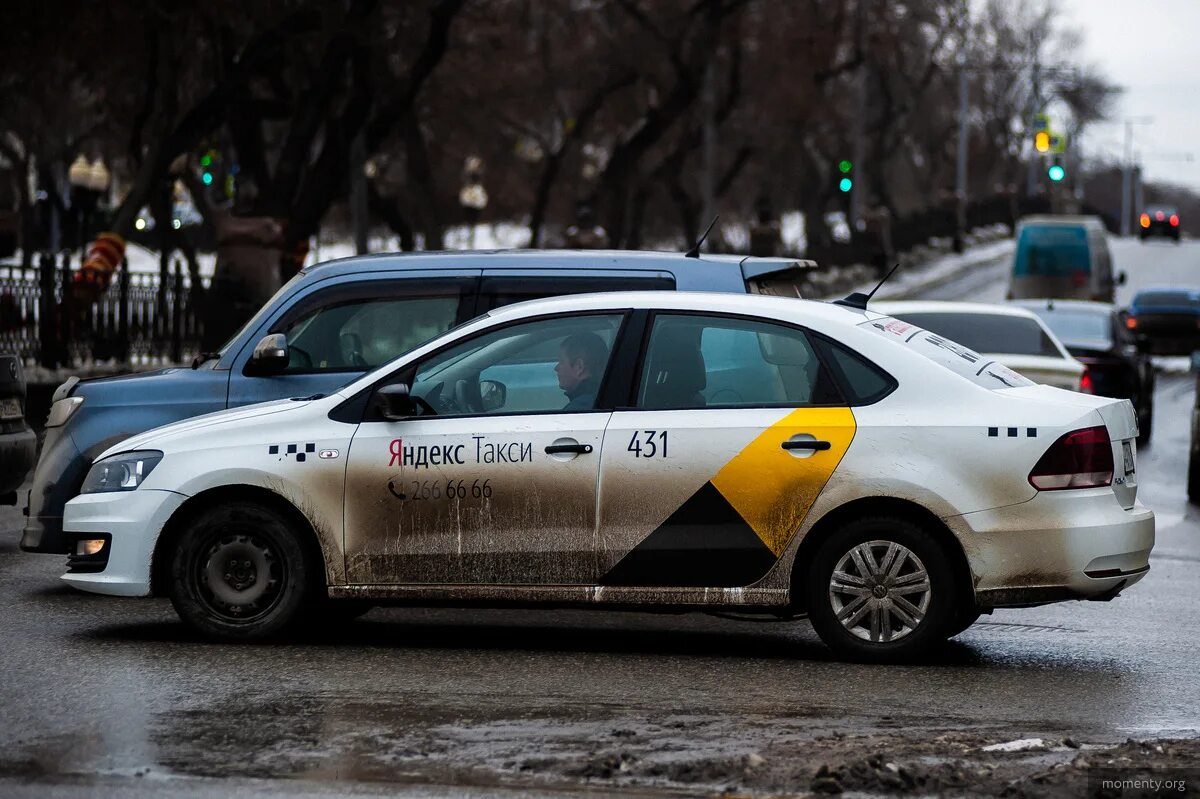 Такси автомобиль екатеринбург. Грязный автомобиль такси. Такси. Грязная машина такси. Автомобиль «такси».