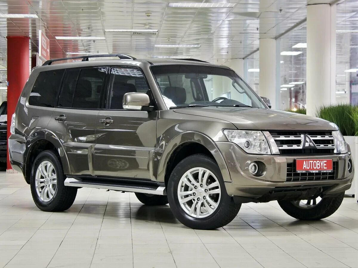 Mitsubishi pajero 2012 год