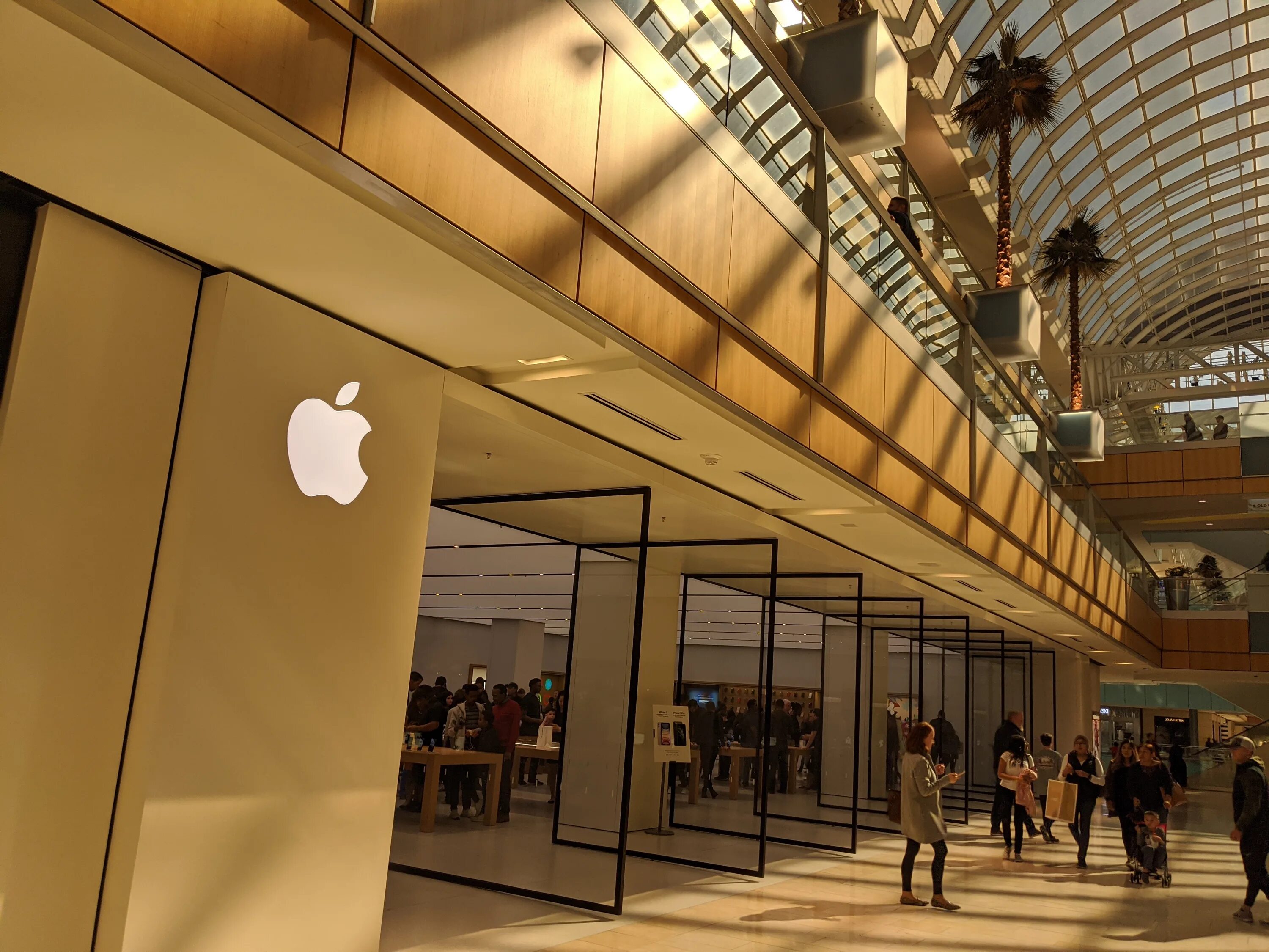 Apple turkey. Apple Store Турция. Магазин Apple. Магазин Apple в Турции. Galleria Dallas.