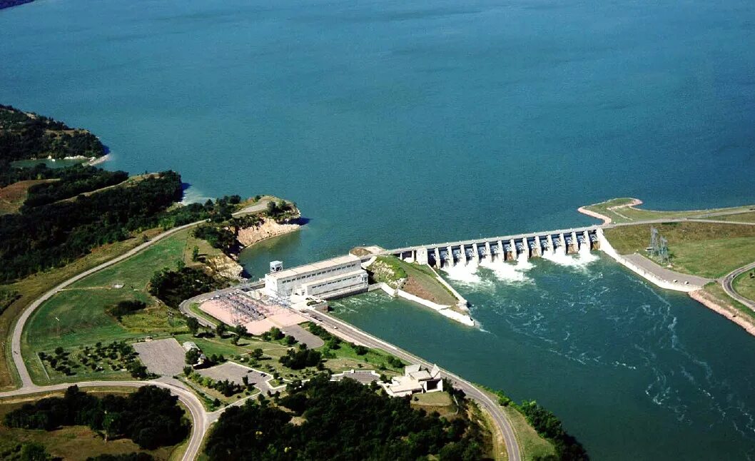 Миссури бассейн какого. Плотина Dakota Lake dam. Плотина Форт-Пек в США. Gavins point dam. Baraje.
