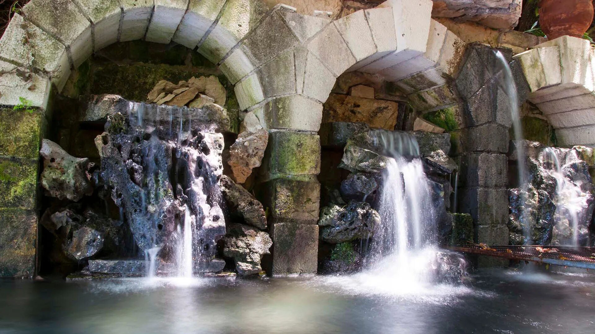 Unique source