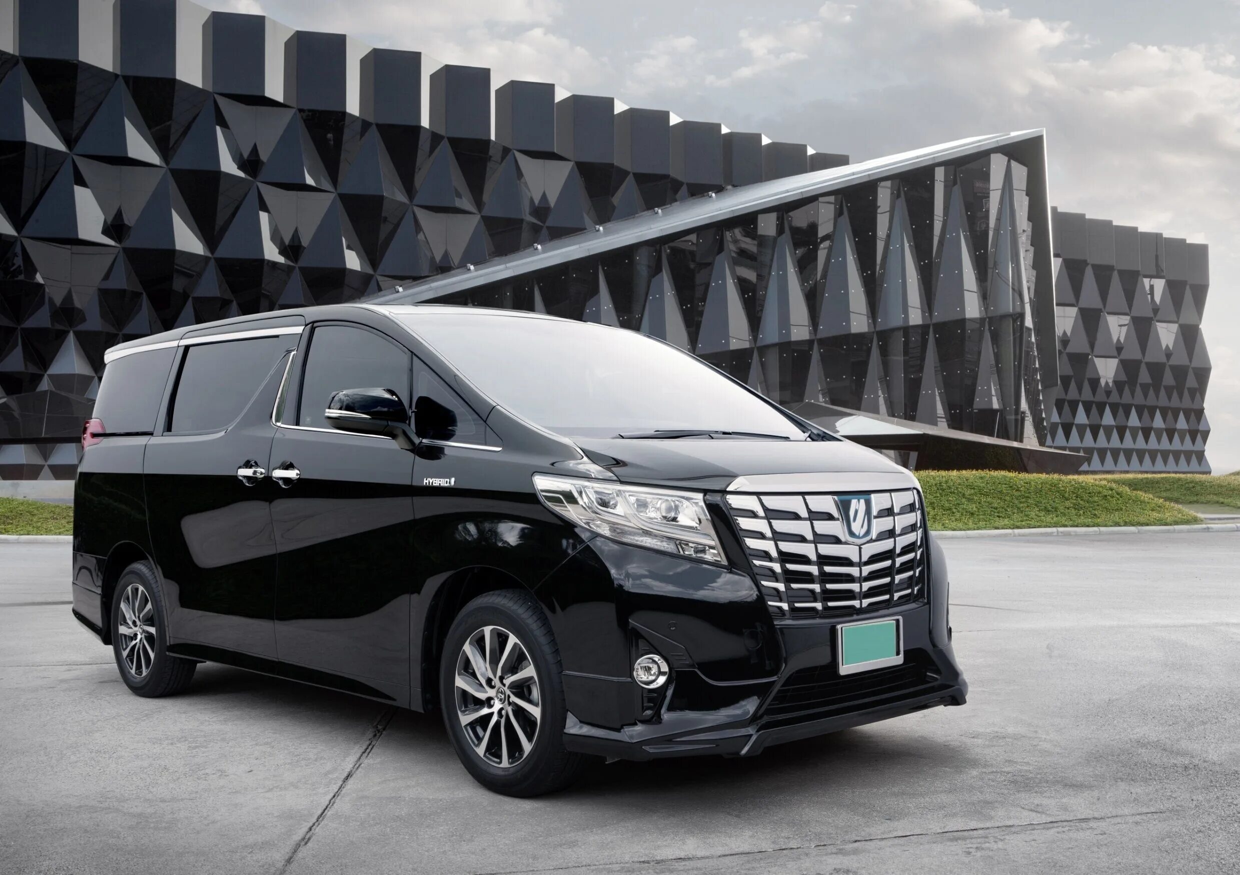 Alphard Toyota Alphard. Тойота минивэн альпхард. Тойота альфард гибрид. Тойота Alphard 2018. Alphard гибрид