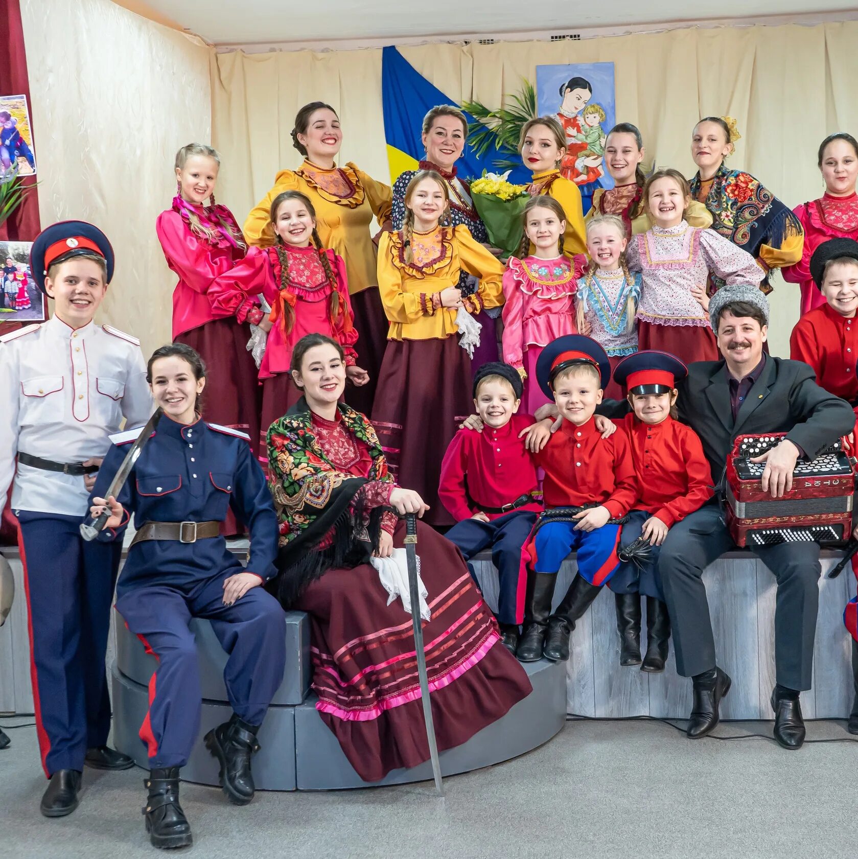 Казачий ансамбль Донской сувенир. Россияне народный ансамбль ДГТУ Ростов. Ансамбль Ростов Дон, руководитель Михаил Водяхин, г. Ростов на Дону д