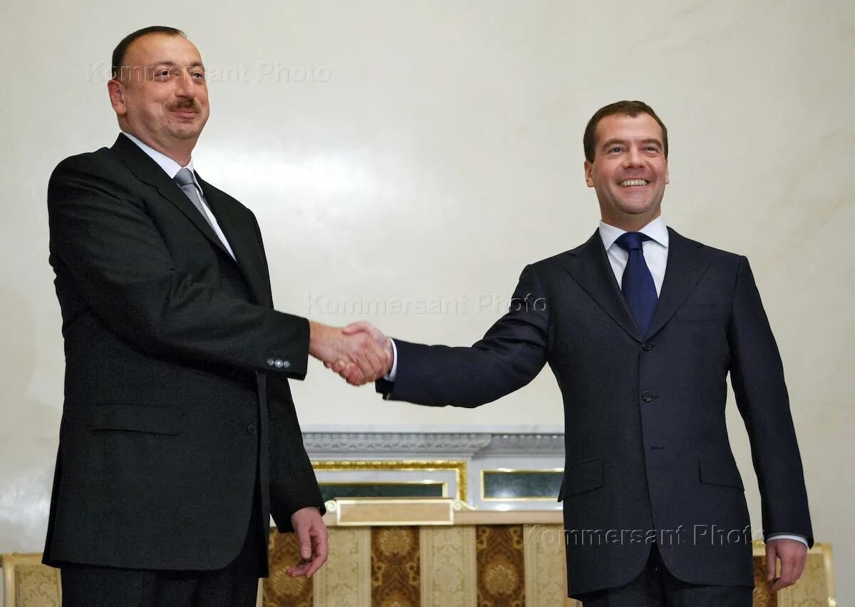 Переговоры медведева. Встреча Медведева и Царукяна. Официальная встреча. Встреча Медведева с Джобсом.