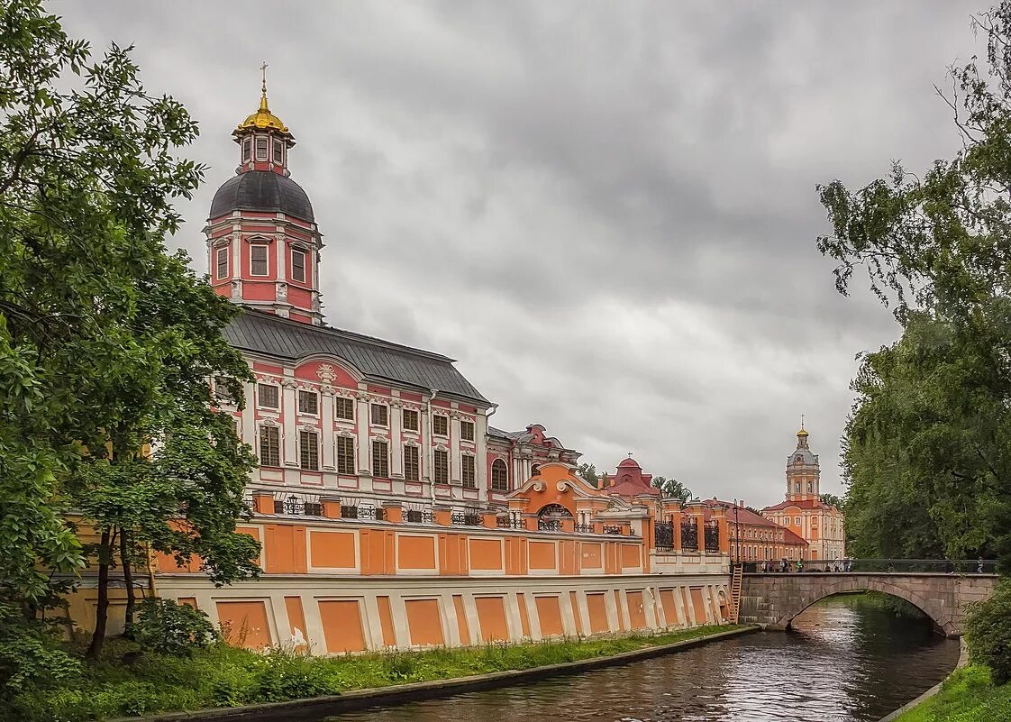 Свято троицкий невская лавра санкт петербург. Свято-Троицкая Александро-Невская Лавра в Санкт-Петербурге. Свято Троицкая Александро Невская Лавра монастырь. Свя́то-Тро́ицкая Александро-Невская Лавра.