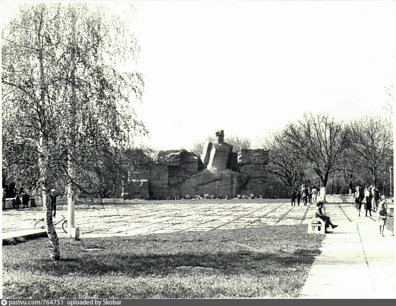 Мемориал холодный. Мемориальный комплекс холодный Родник Ставрополь. Мемориал холодный Родник Ставрополь история. Ставрополь 1980-е. Ставрополь 1980 год.