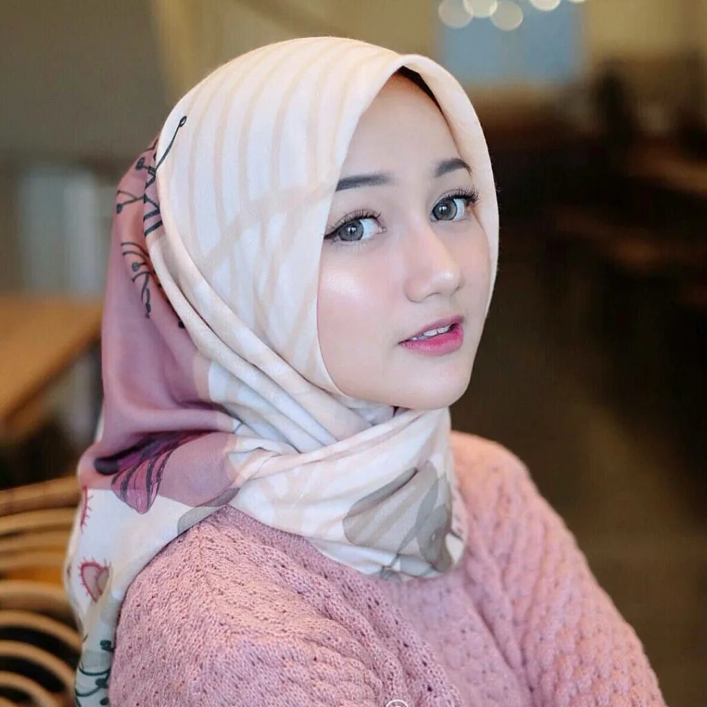 Sotwe hijaber. Индонезия хиджаб. Индонезия девушки мусульманки. Макияж в хиджабе. Хиджаб 1980.