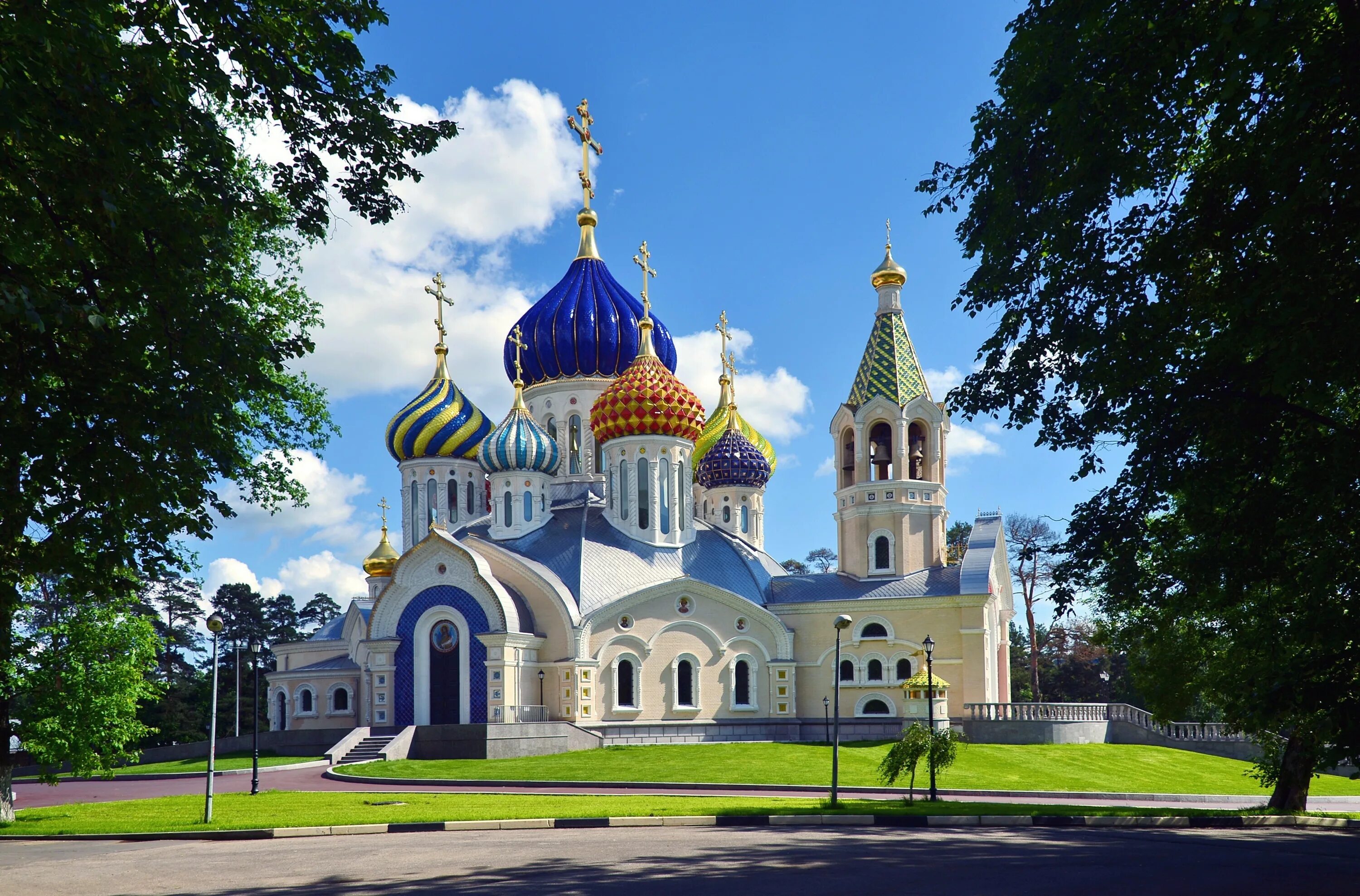 Пушкино храм Игоря Черниговского. Соборный храм благоверного князя Игоря Черниговского. Благовещенский храм в Переделкино. И соборов есть также