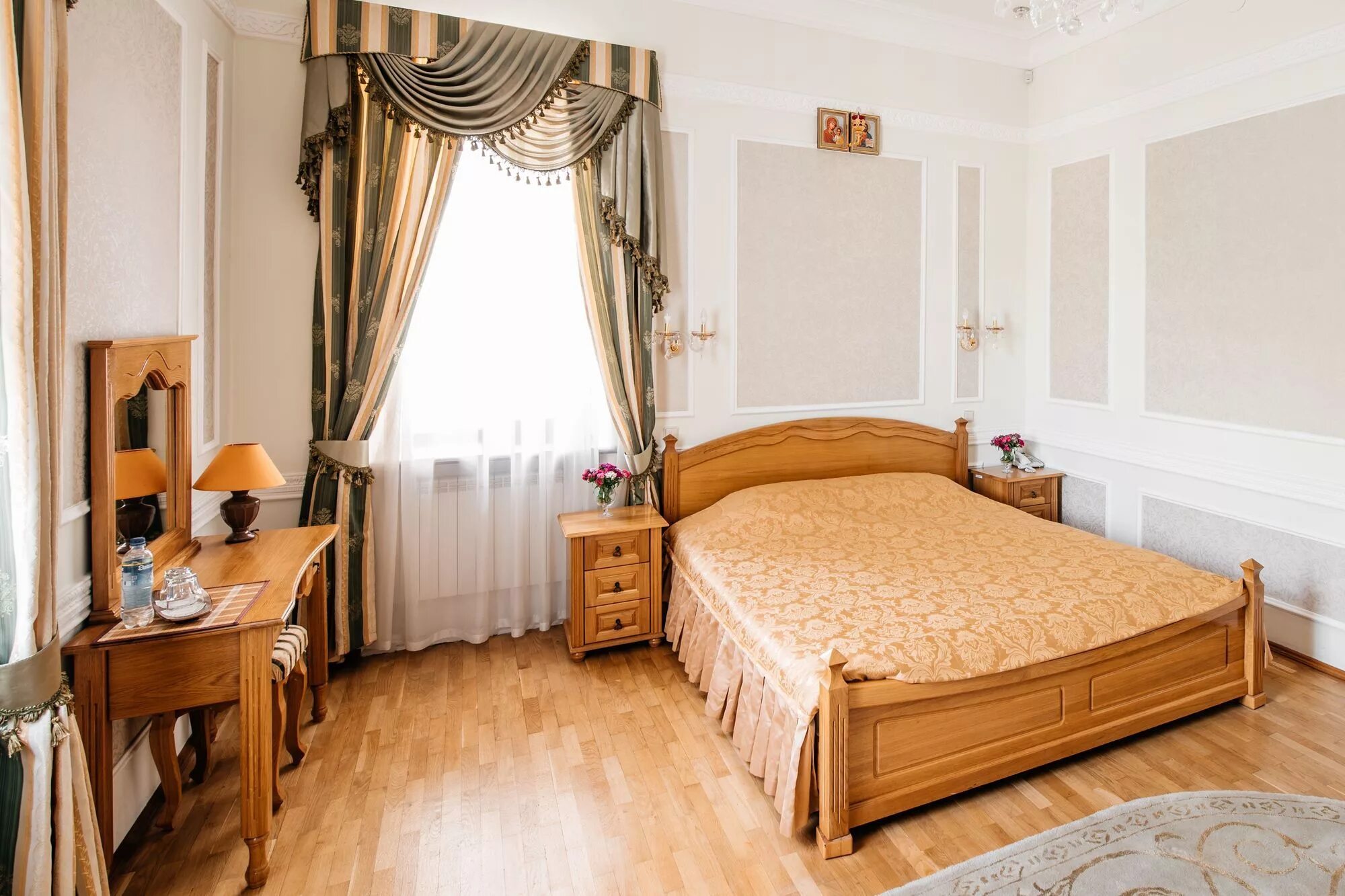 Отели симферополь гостиницы. Гостиница виктория симферополь. Гостиница украина в симферополе номера. Гостиница киев симферополь. Гостиница венеция симферополь.