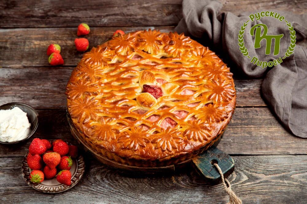 Большие пироги москва. Русские пироги с клубникой. Пирог московский фото. Пекарня вднх. Русские пироги штолле.