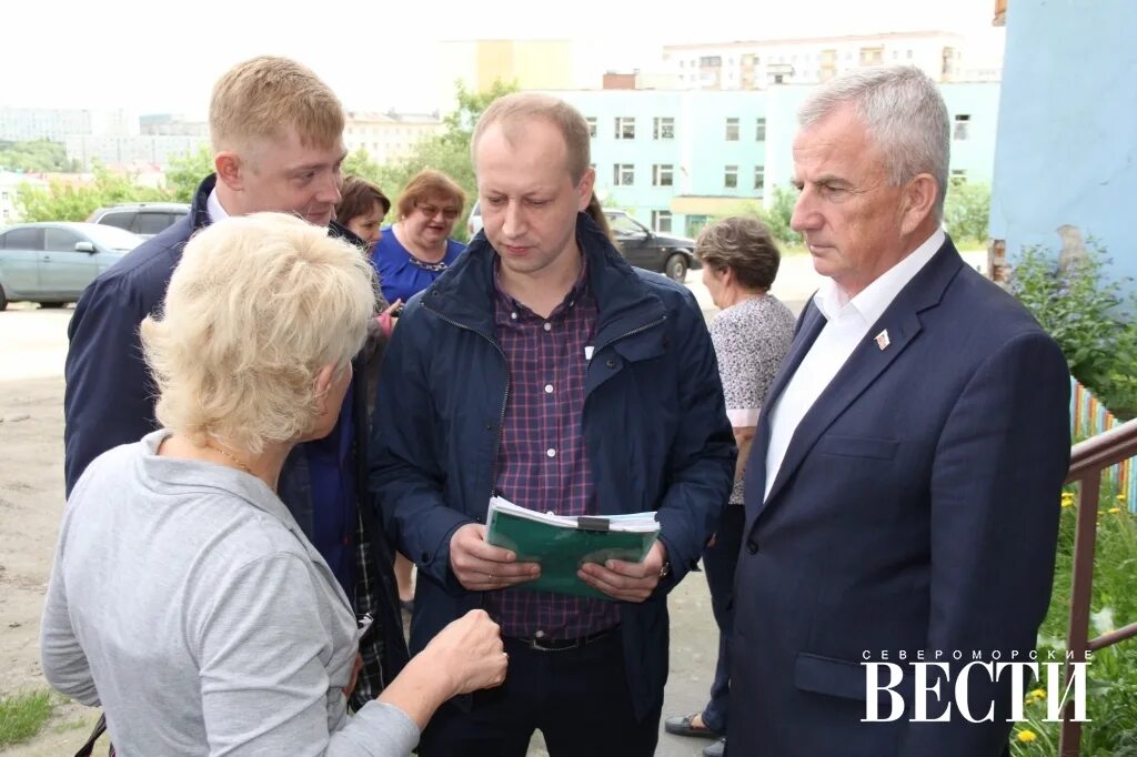 Управляющие компании североморск. Ухарев константин николаевич североморск. константин ухарев североморск. гурылев сжкх североморск. ооо сжкх североморск генеральный директор.