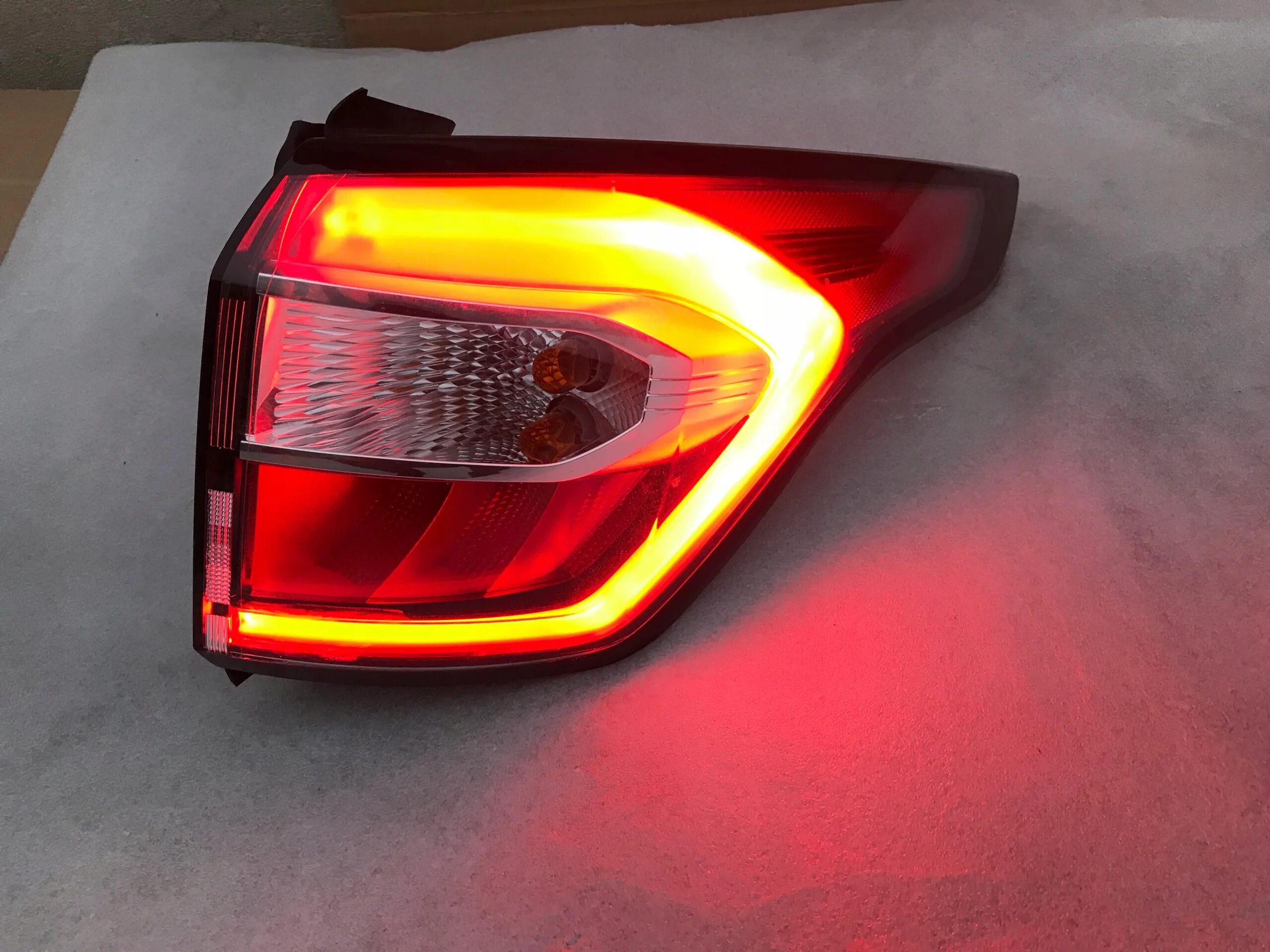 Ford Kuga 2017 фонарь задний. Форд Куга 2018 фонарь задний. Kuga 2 Рестайлинг задние фонари. Kuga 2 фонари led.