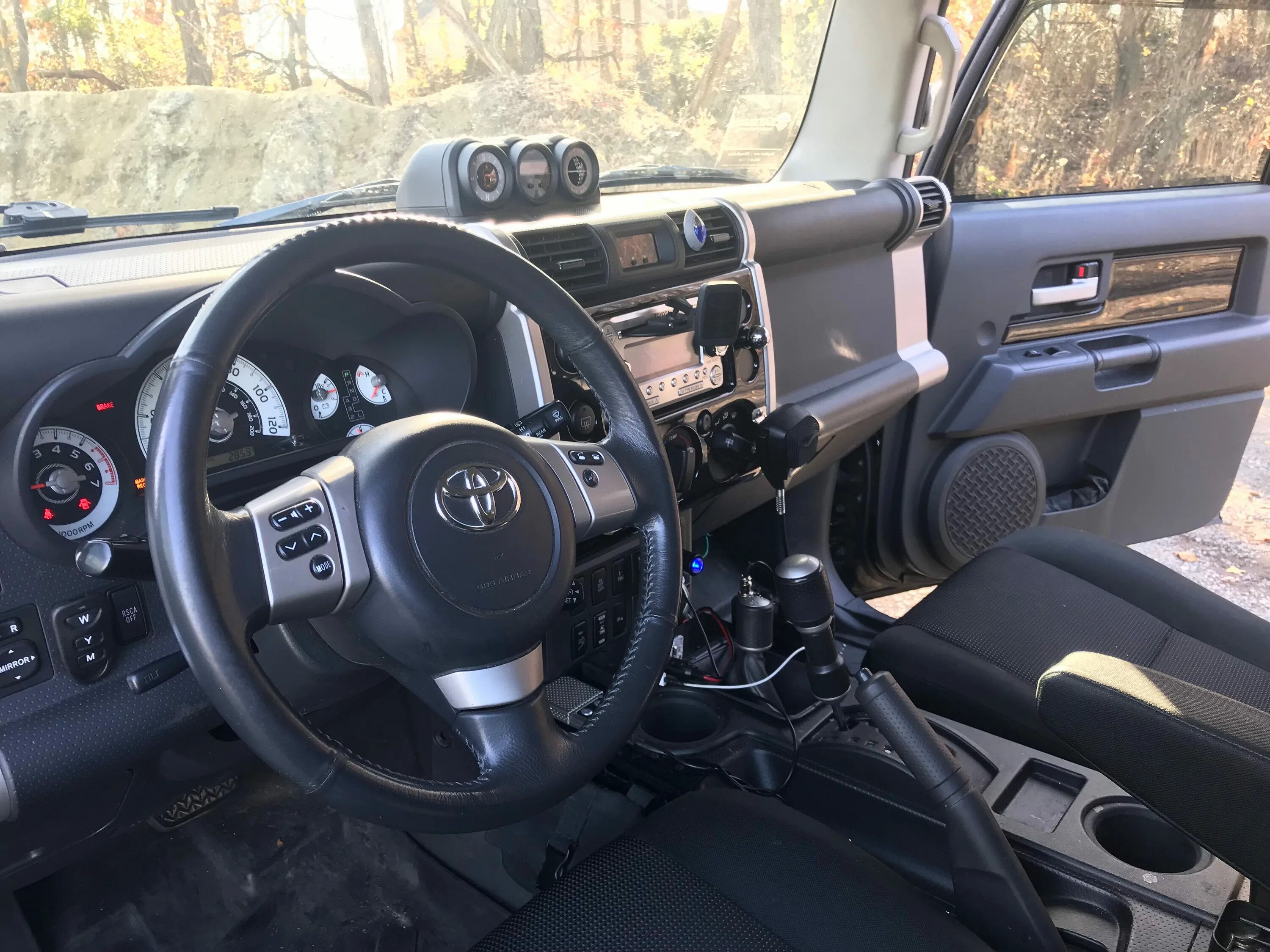 Фж юлчкжсл цхшлтптпшг шхчхс юлщвчл илшлтвь юпнж. Toyota FJ Cruiser Interior. Toyota FJ Cruiser салон. Toyota FJ Cruiser 2008 салон. Toyota FJ Cruiser 2022 салон.